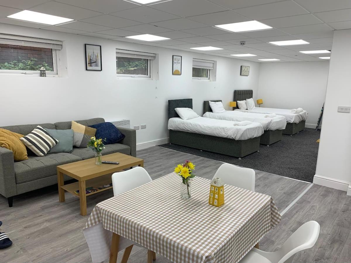 Huge Studio Close To City Centre With Free Secure Parking Leeds  Eksteriør bilde