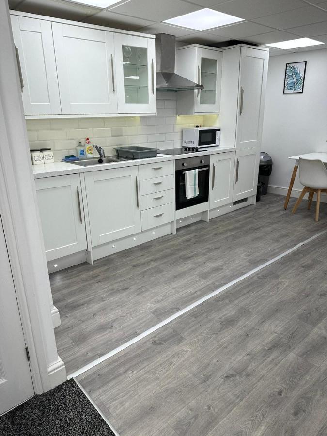 Huge Studio Close To City Centre With Free Secure Parking Leeds  Eksteriør bilde
